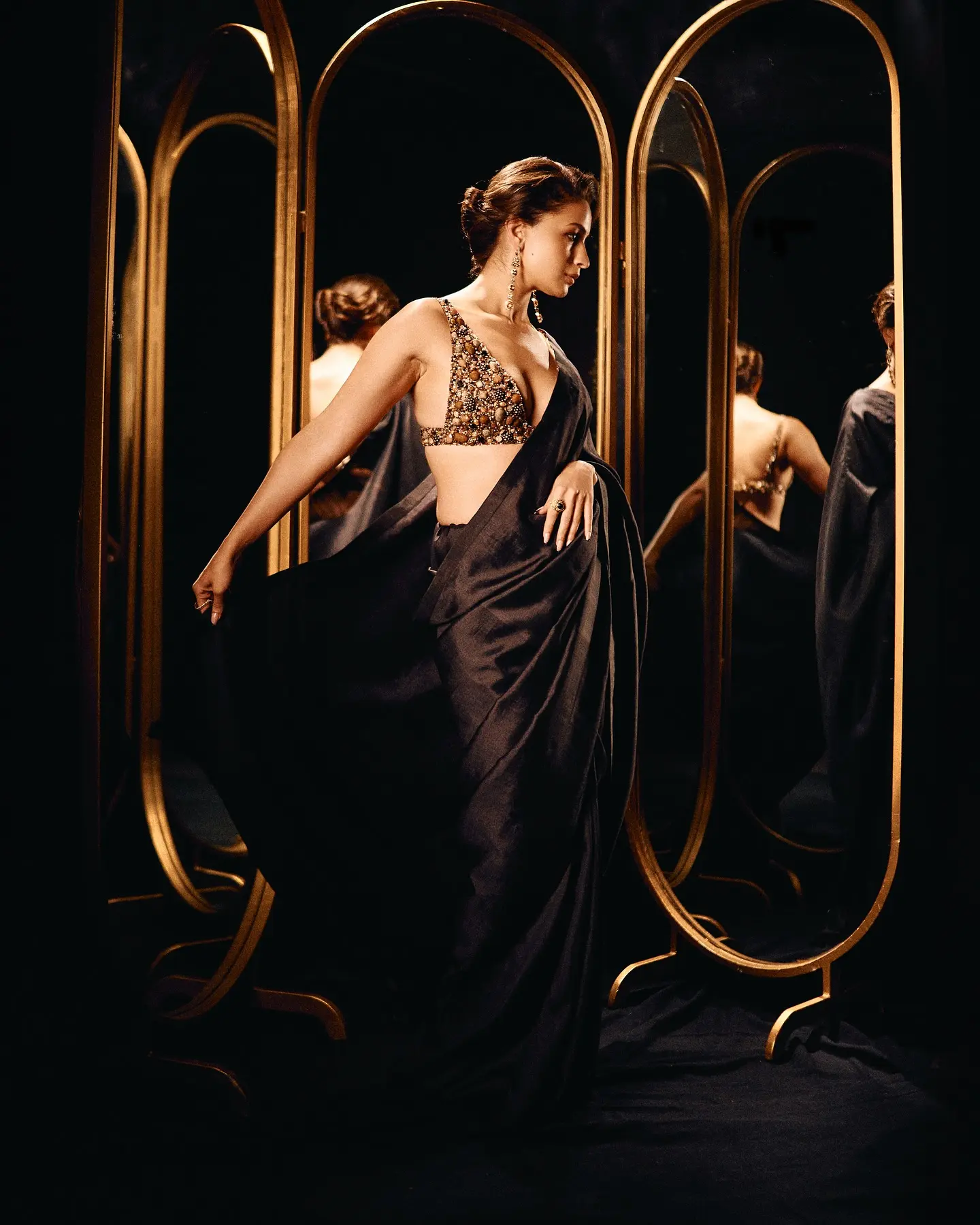 Saree outfit ideas for sister wedding